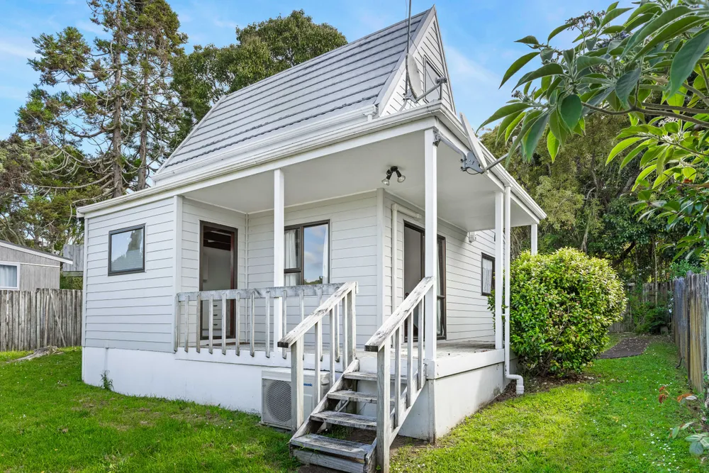 Photos of 31 Eskdale Road