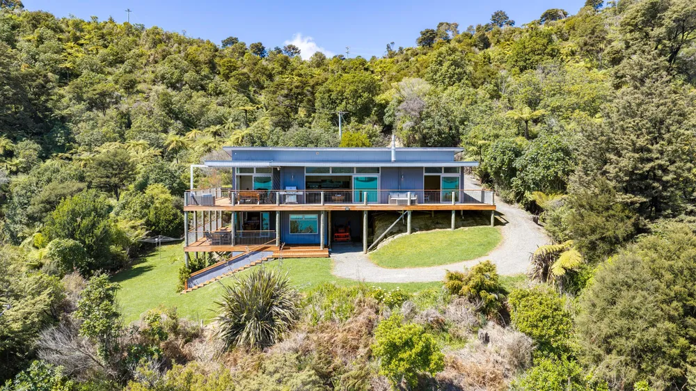 Photos of 362 Moetapu Bay Road
