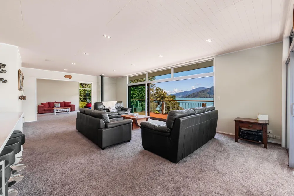 Photos of 362 Moetapu Bay Road