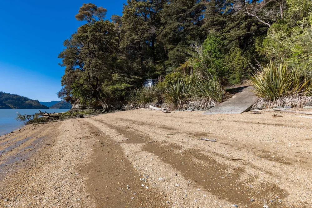 Photos of 362 Moetapu Bay Road