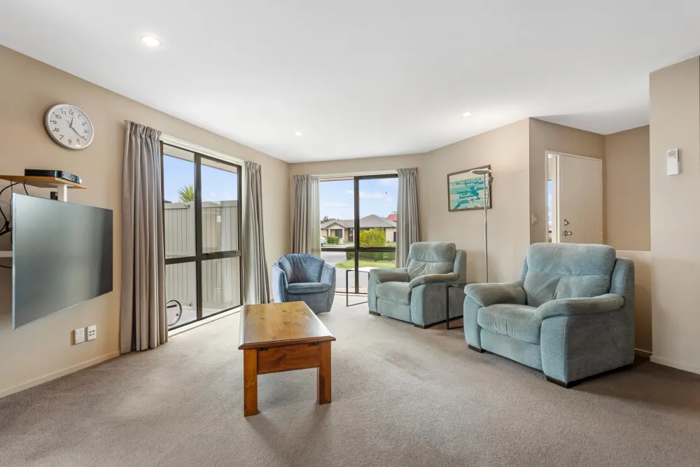 Photos of 17 Acacia Avenue