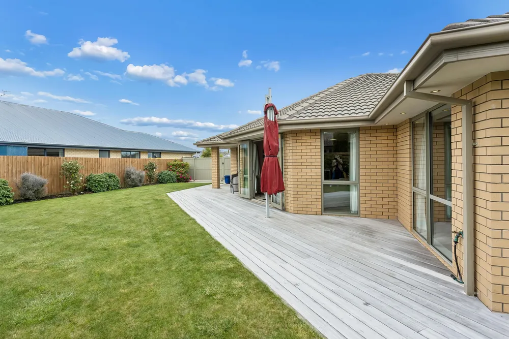 Photos of 17 Acacia Avenue