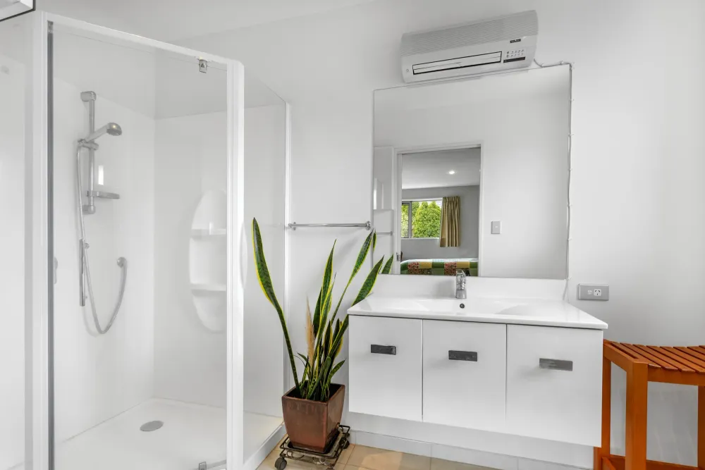 Photos of 17 Acacia Avenue