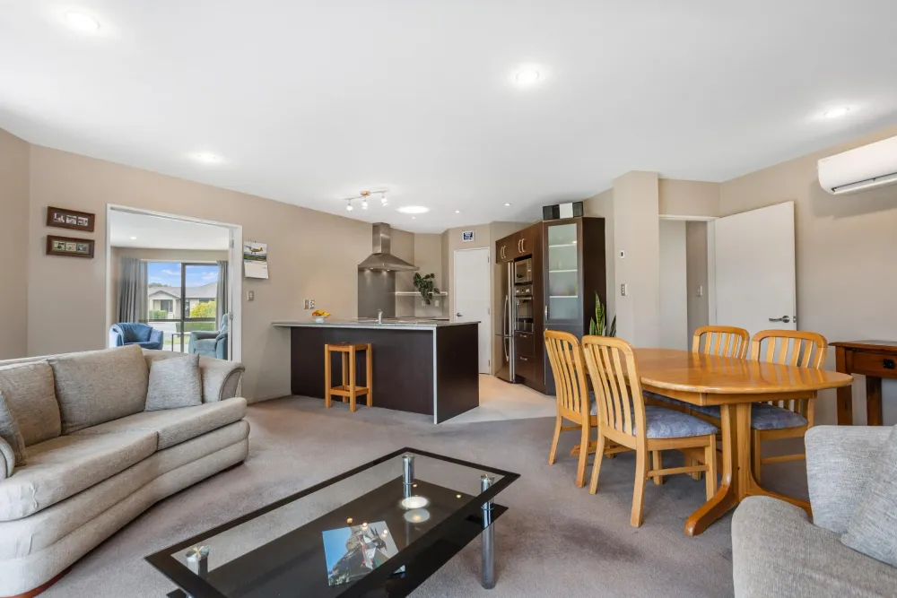Photos of 17 Acacia Avenue
