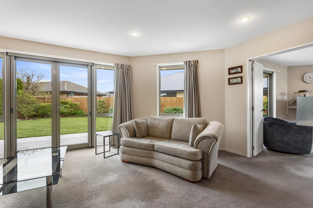 Photos of 17 Acacia Avenue
