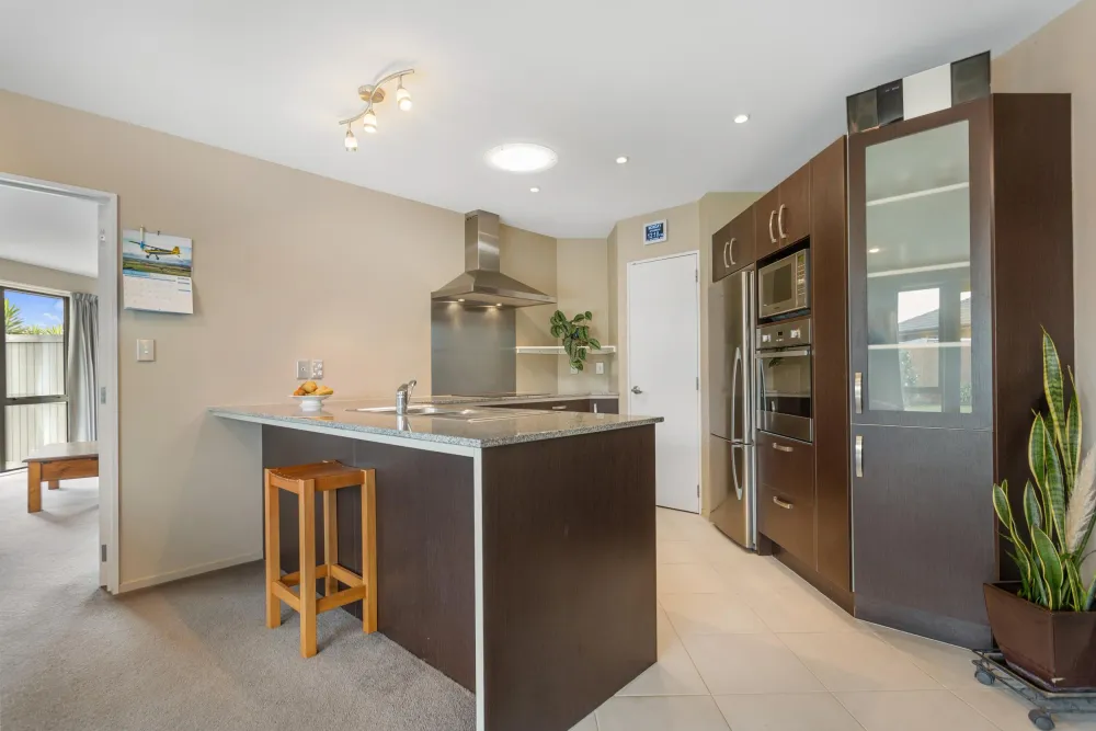 Photos of 17 Acacia Avenue