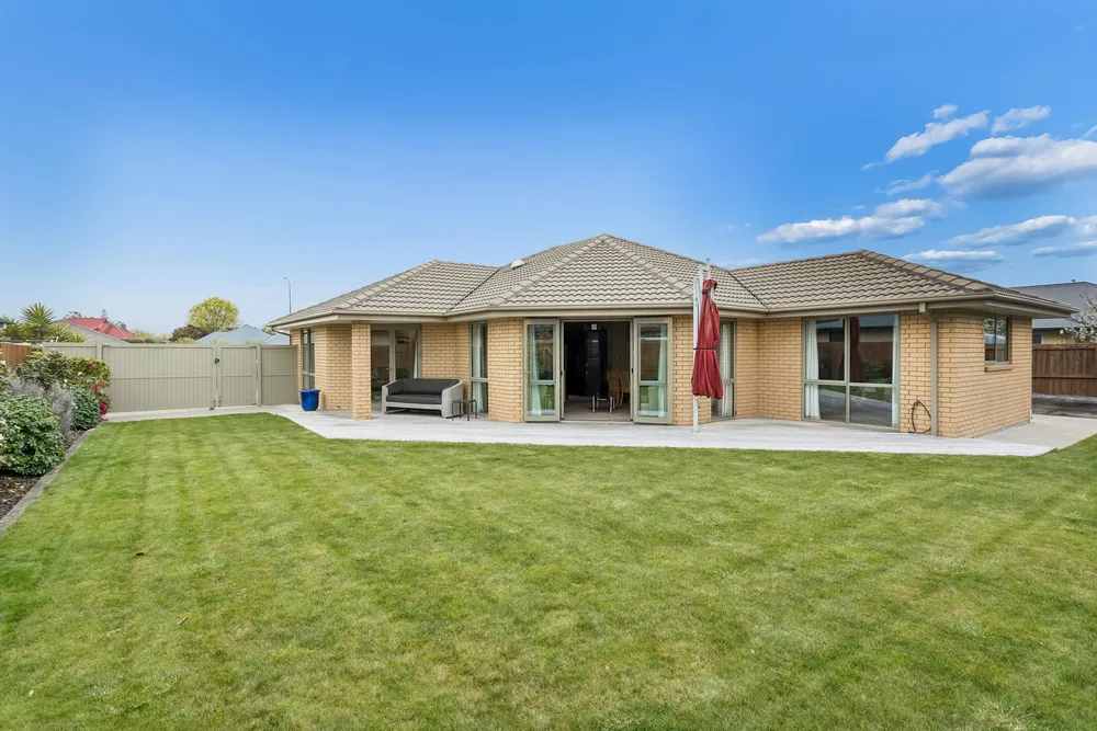 Photos of 17 Acacia Avenue