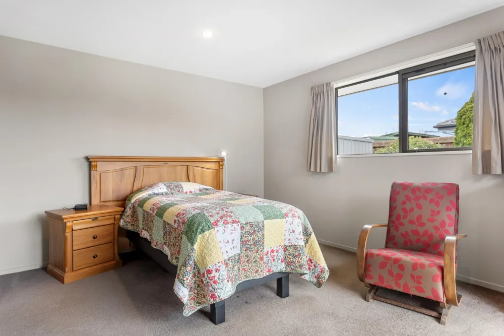 Photos of 17 Acacia Avenue