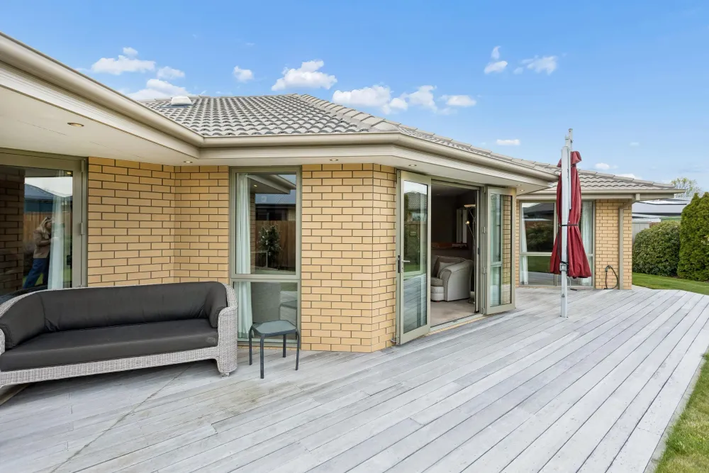 Photos of 17 Acacia Avenue