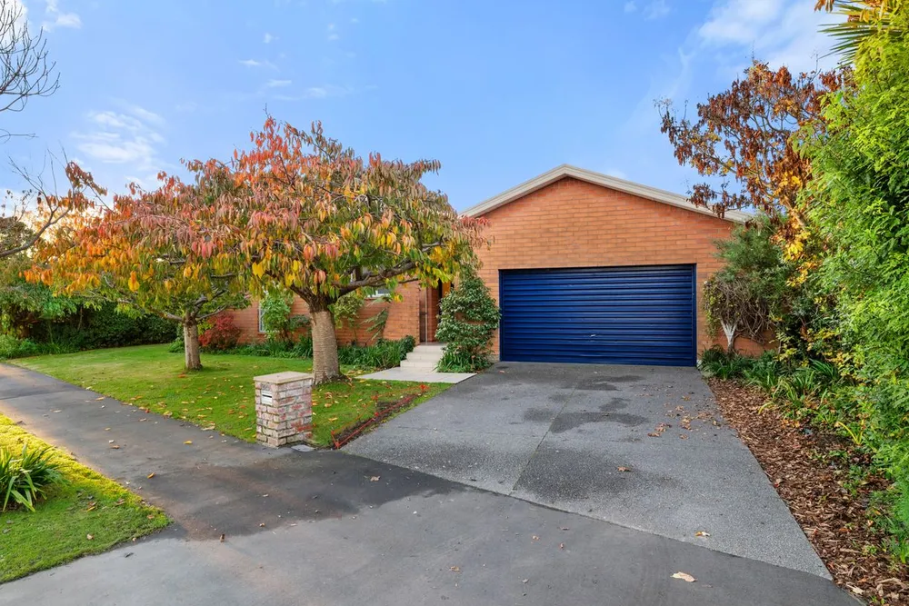 Photos of 220 Sawyers Arms Road
