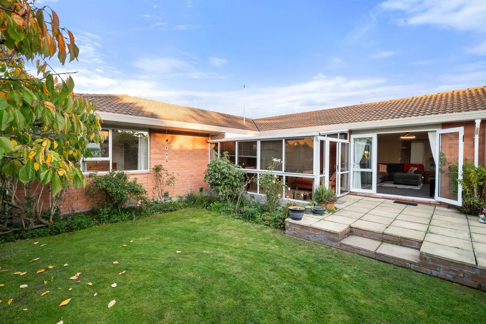 Photos of 220 Sawyers Arms Road