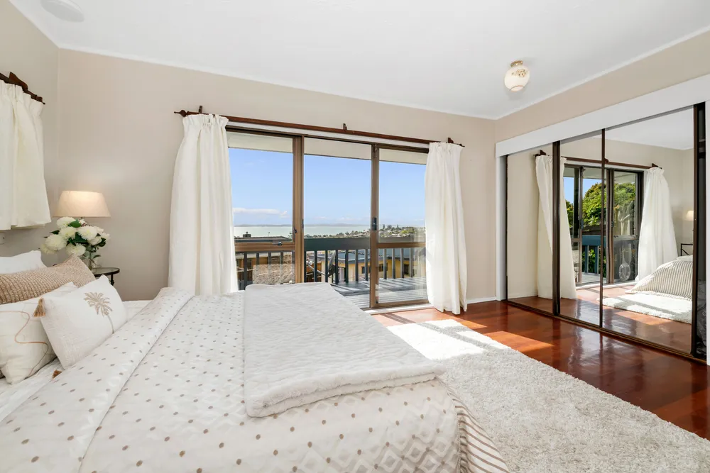 Photos of 32 Haseler Crescent