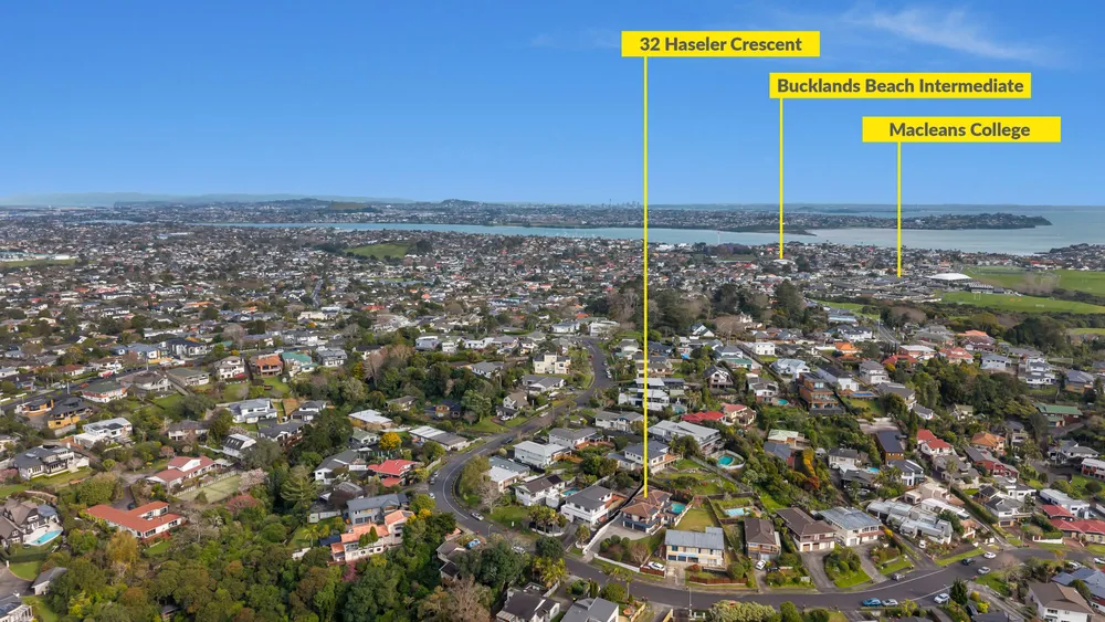 Photos of 32 Haseler Crescent