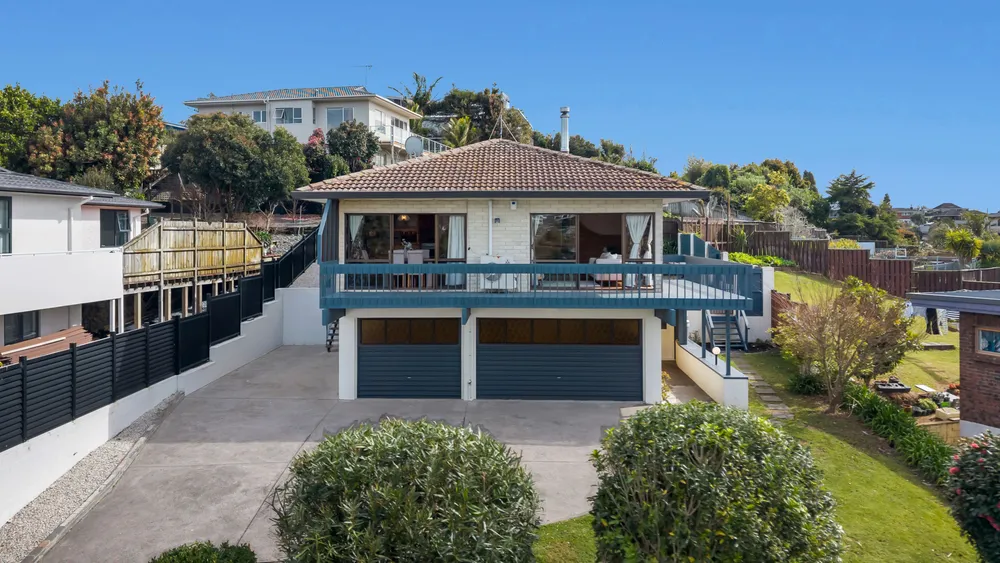 Photos of 32 Haseler Crescent