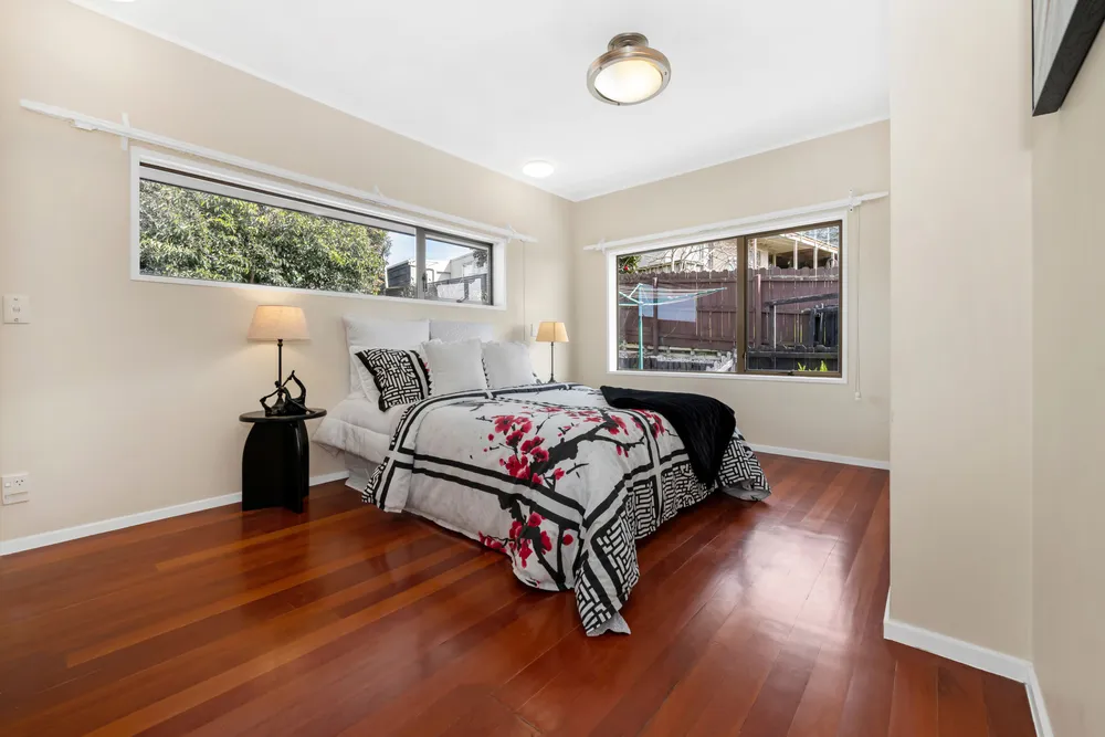 Photos of 32 Haseler Crescent