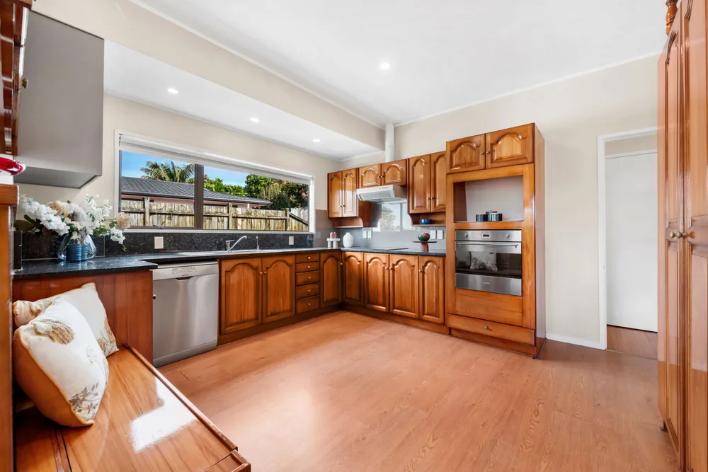 Photos of 32 Haseler Crescent