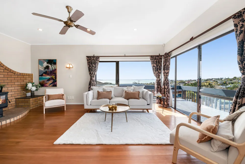 Photos of 32 Haseler Crescent