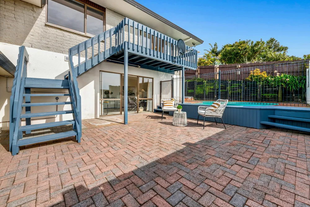 Photos of 32 Haseler Crescent