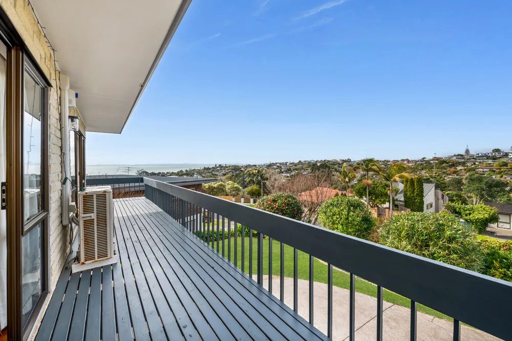 Photos of 32 Haseler Crescent