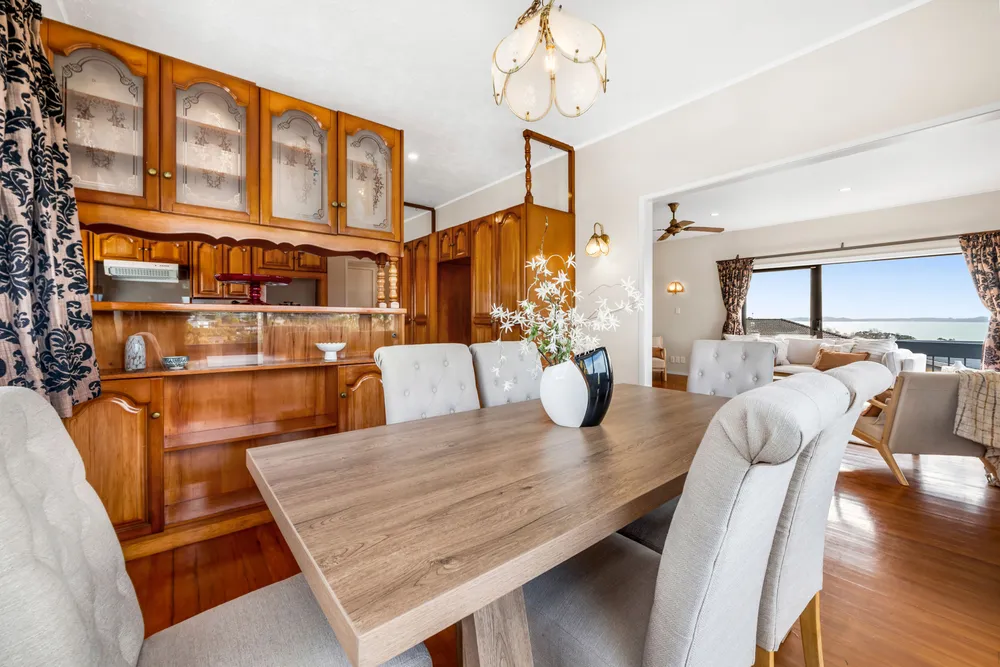 Photos of 32 Haseler Crescent