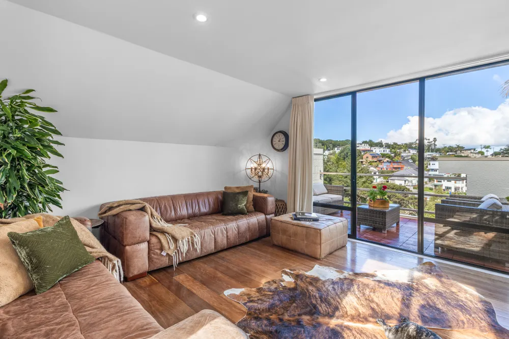 Photos of 2/99 Hadfield Street