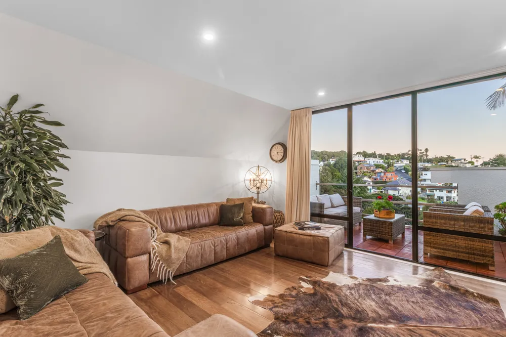 Photos of 2/99 Hadfield Street