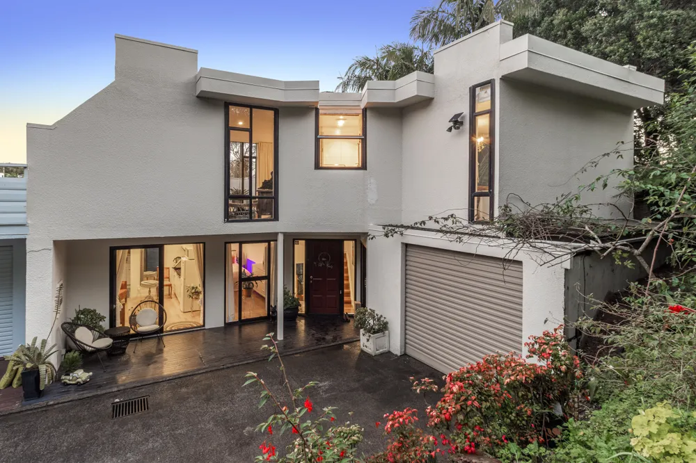 Photos of 2/99 Hadfield Street