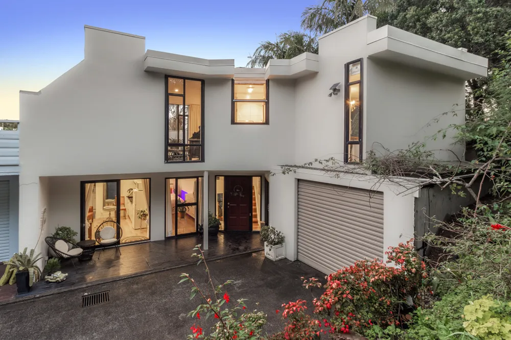 Photos of 2/99 Hadfield Street
