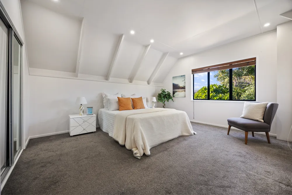 Photos of 3a Laud Avenue