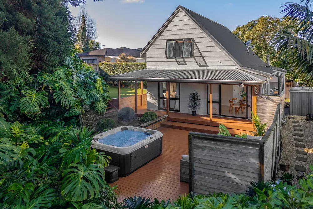 Photos of 3a Laud Avenue