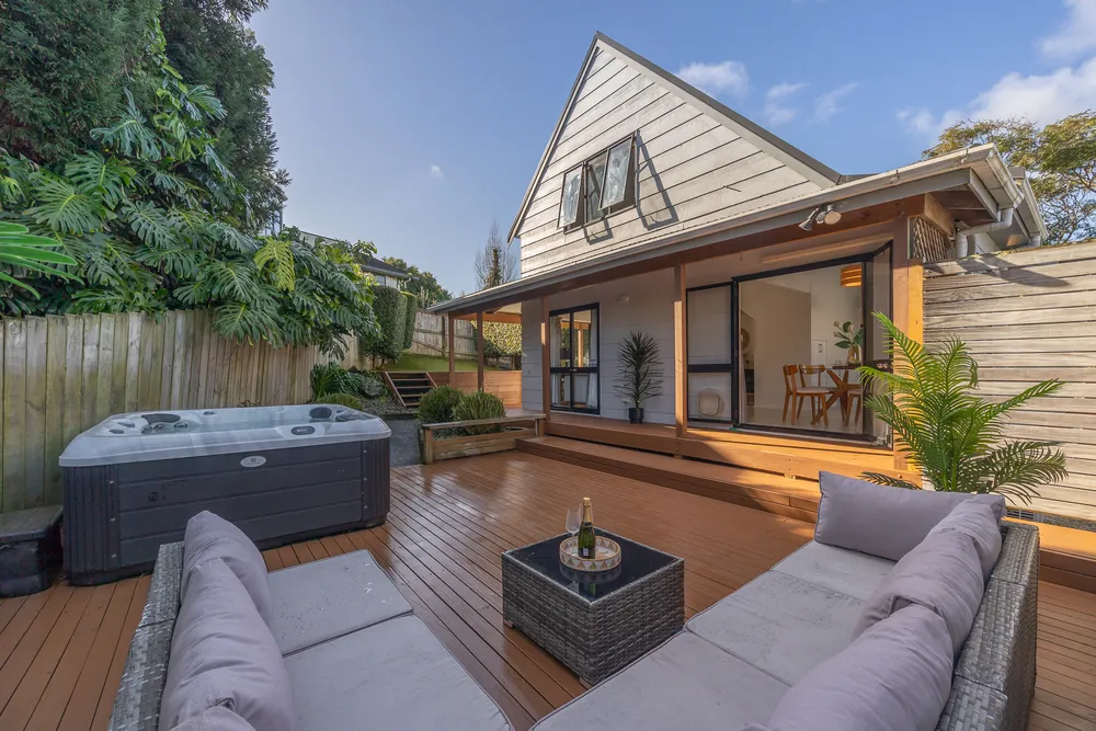 Photos of 3a Laud Avenue