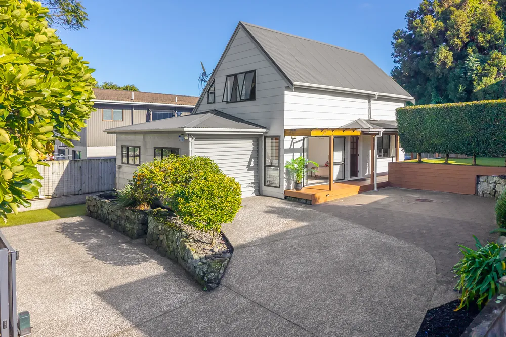 Photos of 3a Laud Avenue