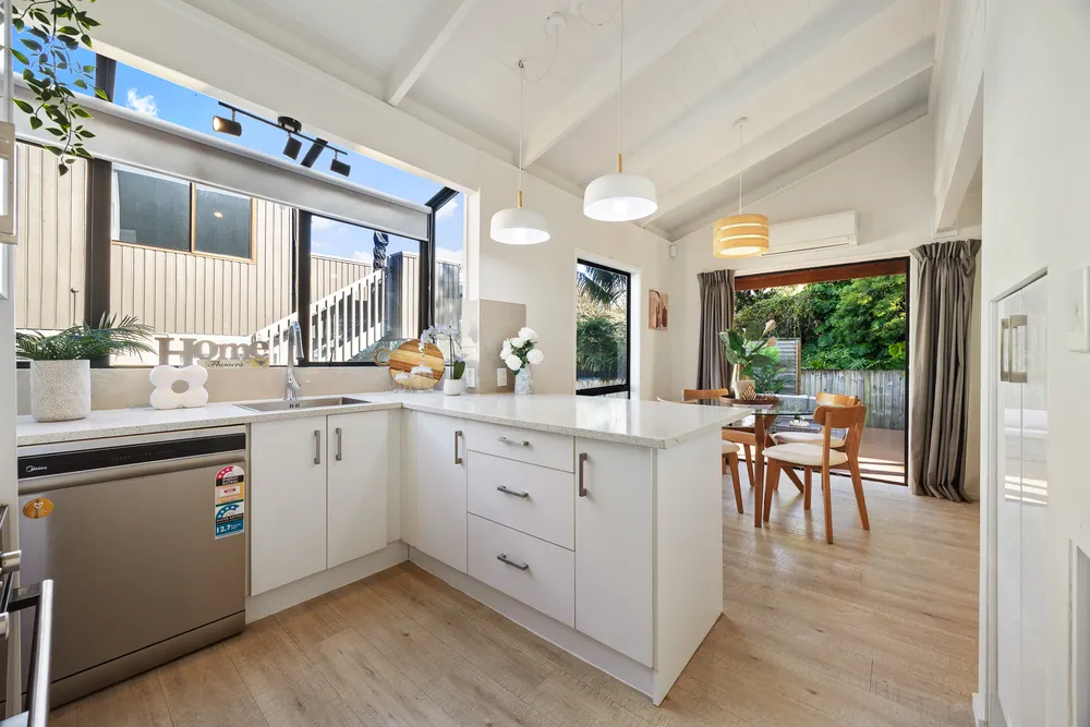 Photos of 3a Laud Avenue