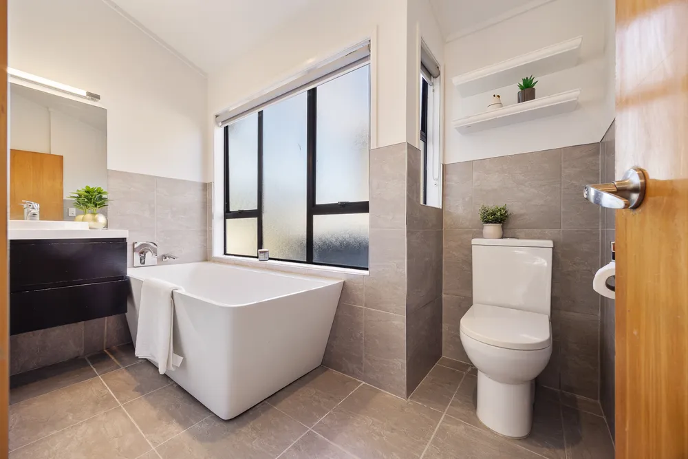 Photos of 3a Laud Avenue