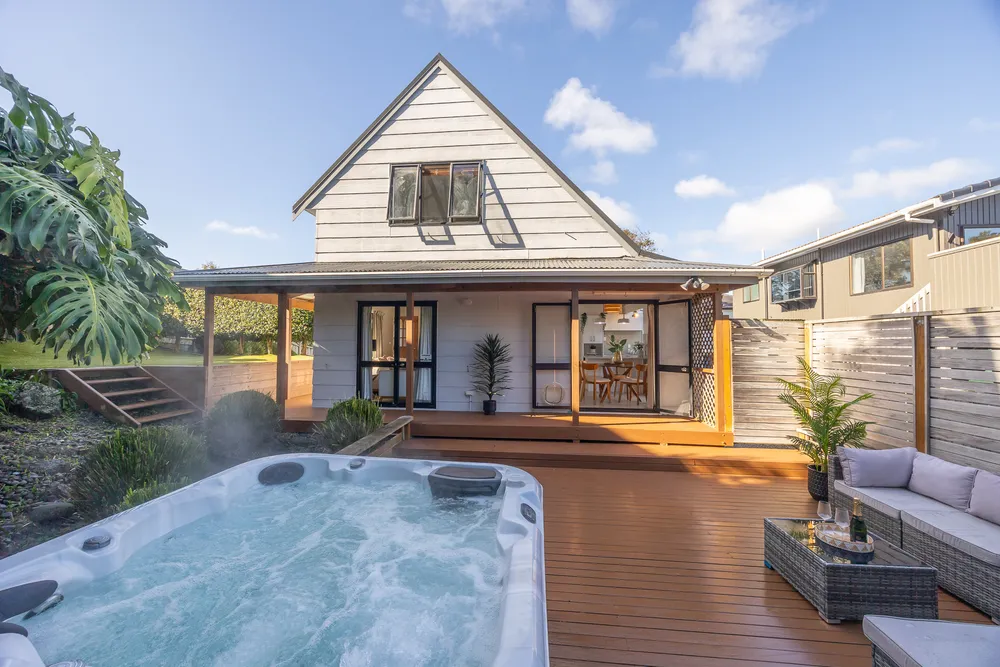 Photos of 3a Laud Avenue