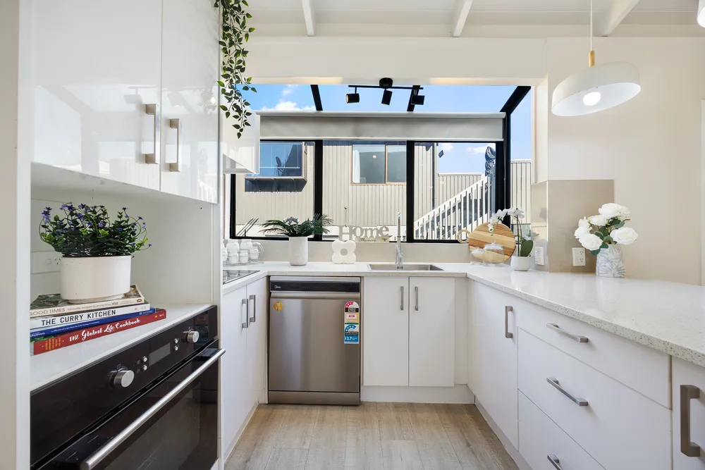 Photos of 3a Laud Avenue