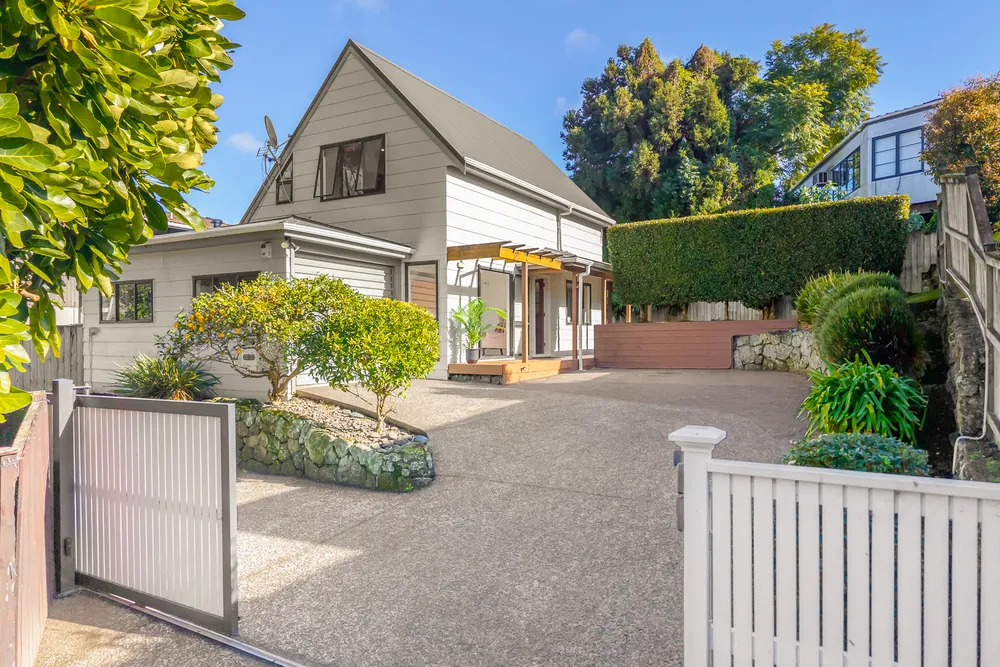 Photos of 3a Laud Avenue