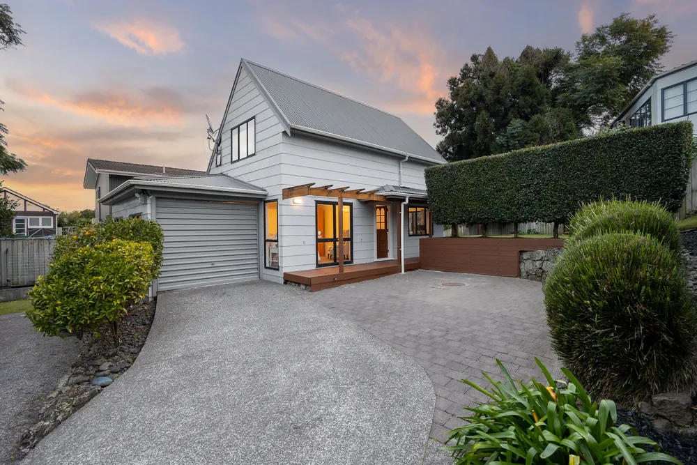 Photos of 3a Laud Avenue