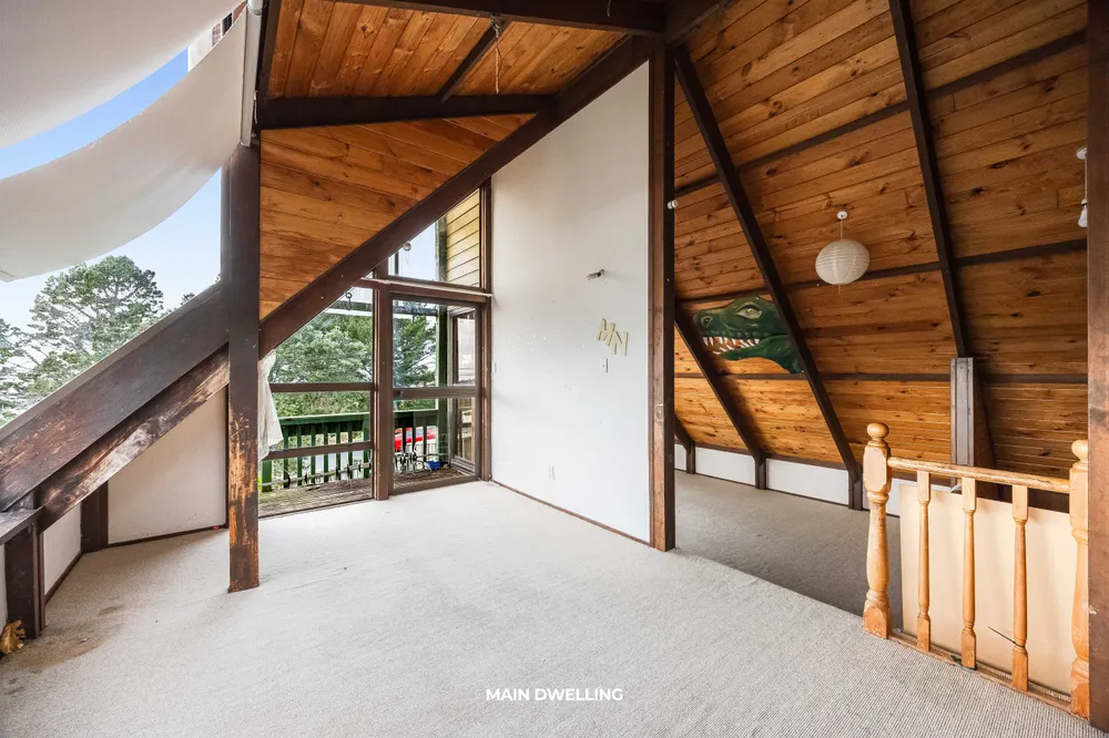 Photos of 758 East Coast Road