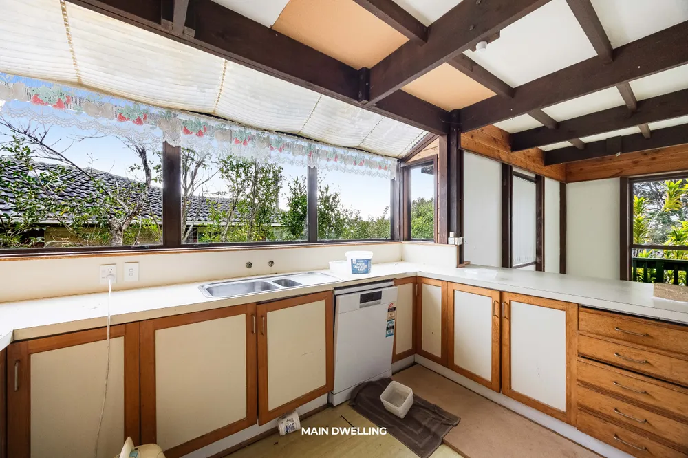 Photos of 758 East Coast Road
