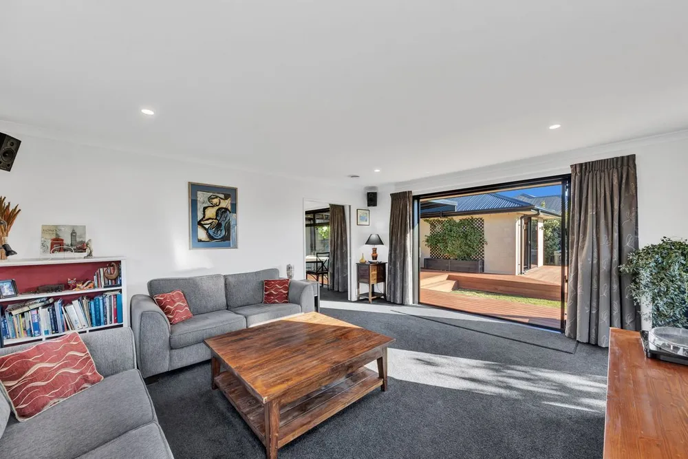 Photos of 11A Clearbrook Street