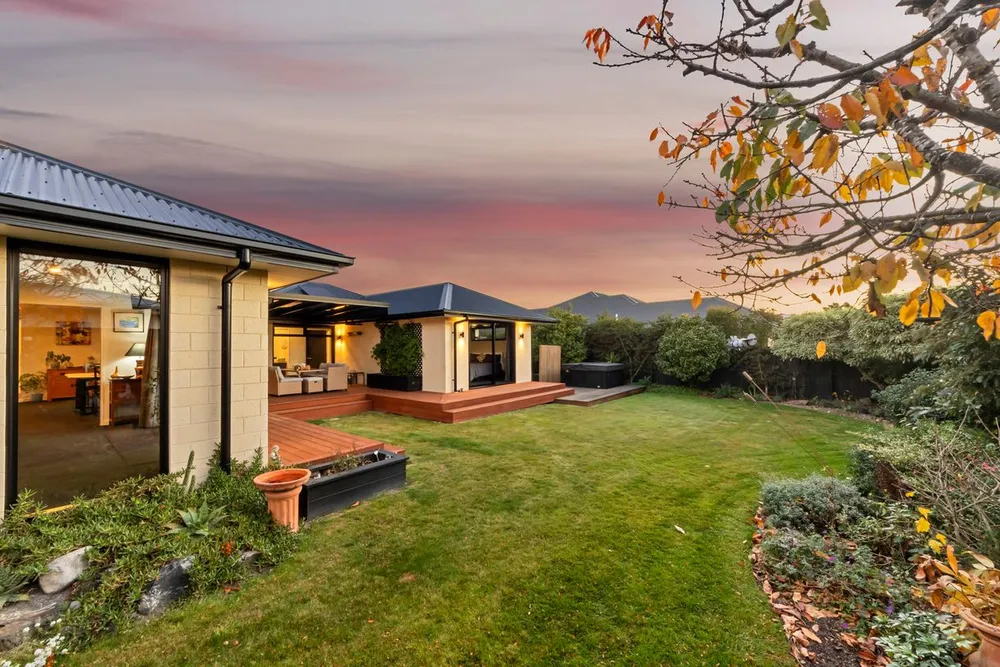 Photos of 11A Clearbrook Street