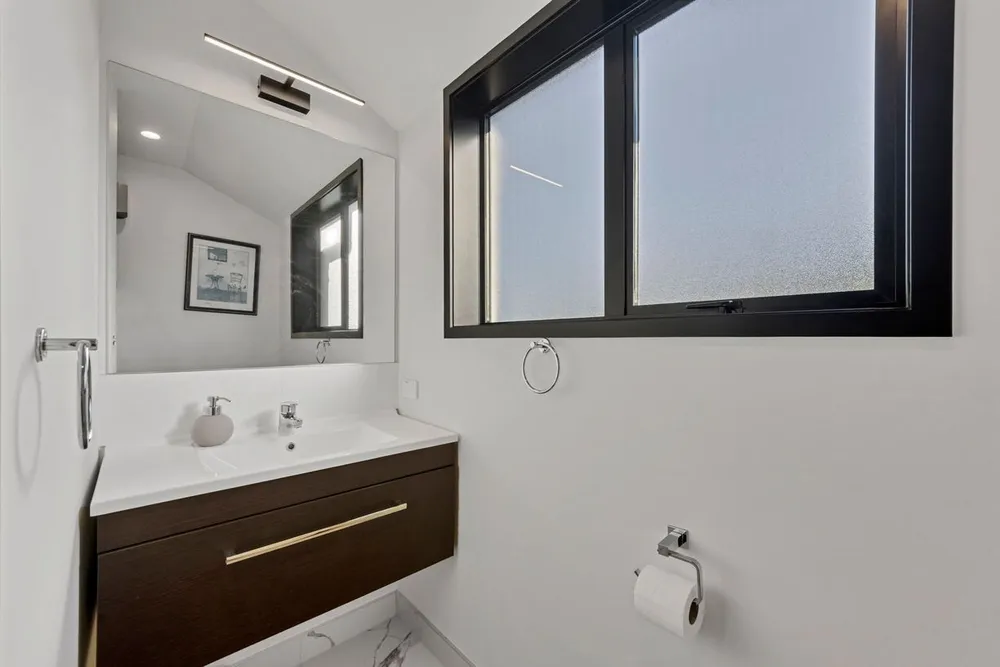 Photos of 11A Clearbrook Street