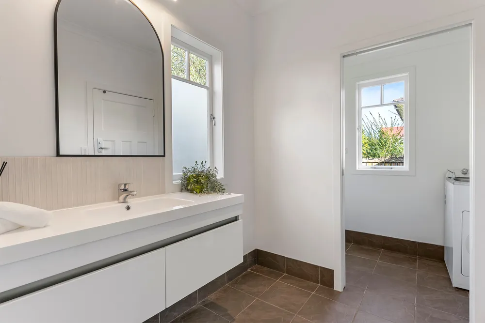 Photos of 10 Glendon Avenue