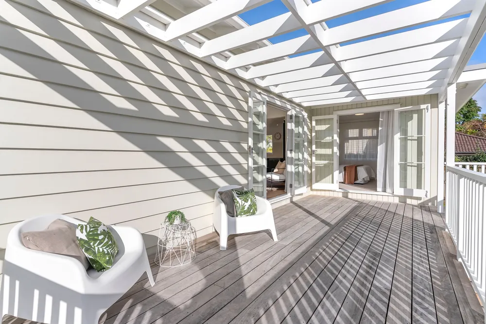 Photos of 10 Glendon Avenue