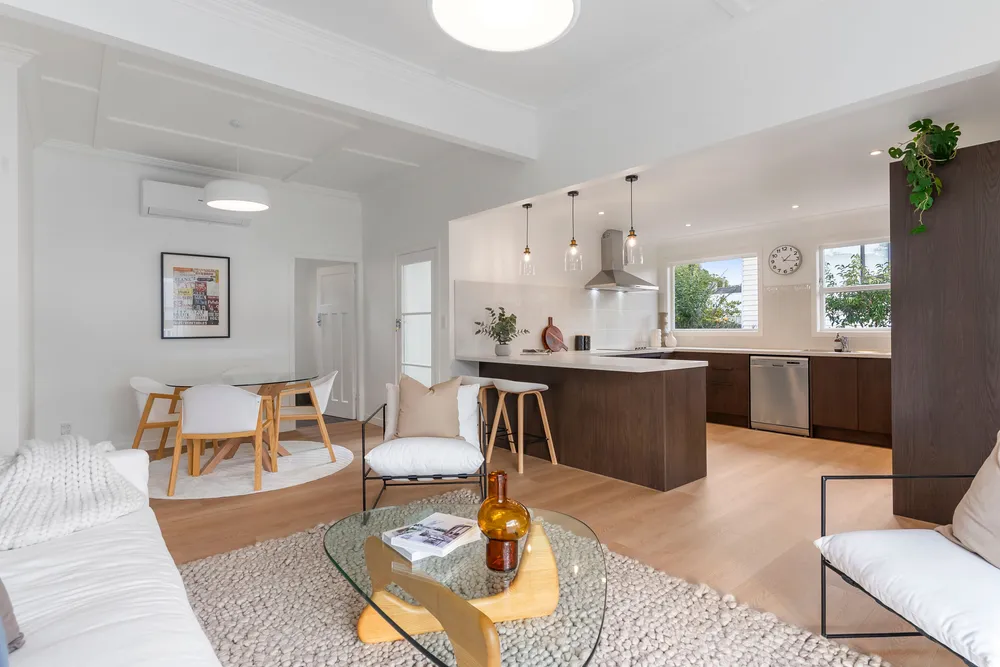 Photos of 10 Glendon Avenue