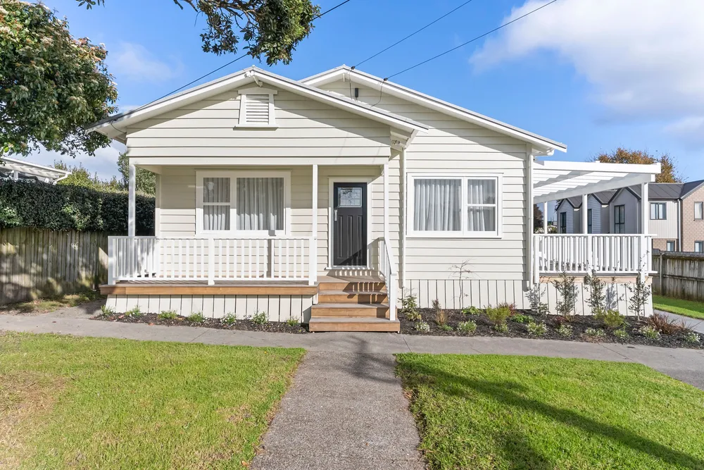 Photos of 10 Glendon Avenue