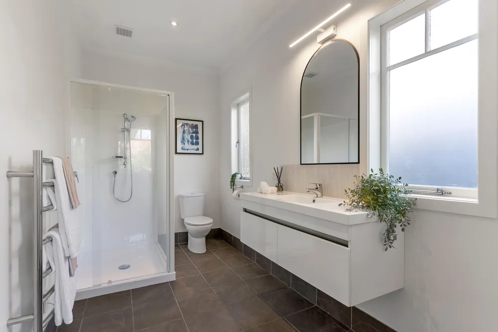 Photos of 10 Glendon Avenue