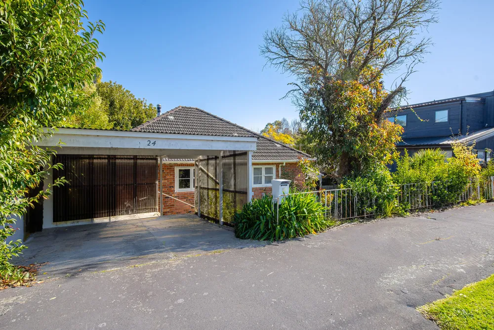 Photos of 24 Lingarth Street