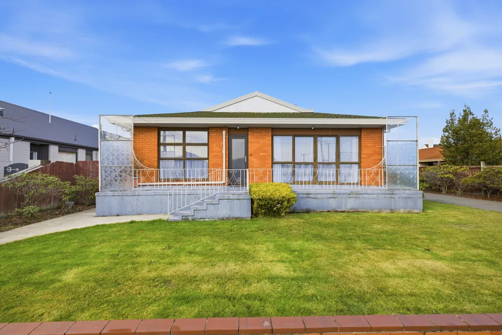Photos of 54 Highsted Road